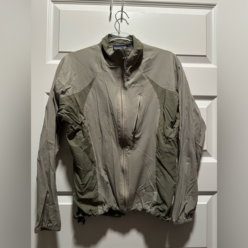 Patagonia Men's Two-Tone Gray Windbreaker